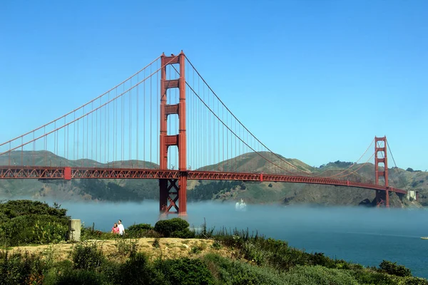 Vista panorámica clásica del famoso puente Golden Gate en verano, San Francisco, California, EE.UU. — Foto de Stock