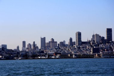 San Francisco ve Körfez Köprüsü Treasure Island alınan Panoraması