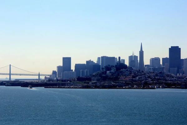 Panorama van San Francisco en de Bay Bridge ontleend aan Treasure Island — Stockfoto