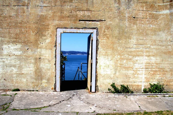 Venkovní staré věznice v Alcatrazu, San Francisco Kalifornie — Stock fotografie