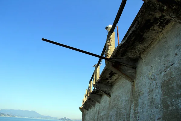 Outdoor of old prison building in Alcatraz, San Francisco CA — Stock Photo, Image
