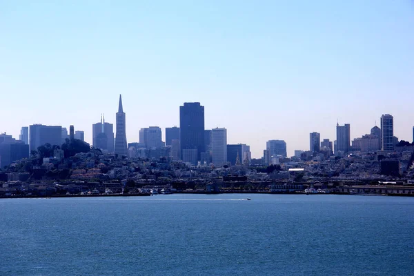 Panorama van San Francisco en de Bay Bridge ontleend aan Treasure Island — Stockfoto