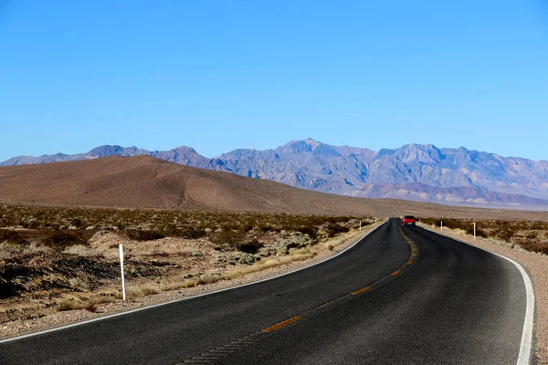 Driving in the historical route 66 near Death Valley in Nevada in USA — Stock Photo, Image