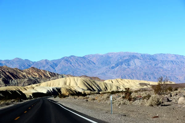 Driving in the historical route 66 near Death Valley in Nevada in USA — Stock Photo, Image