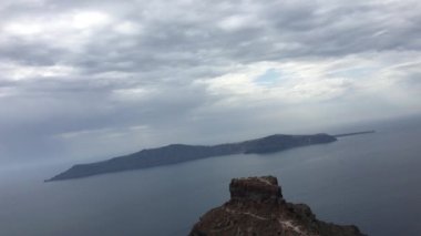 Nea kami Oia yakınındaki Santorini, Kiklad Adaları, Yunanistan üzerinden görünümü