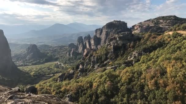 Zonsondergang over Meteora in het Pindos gebergte, Griekenland — Stockvideo