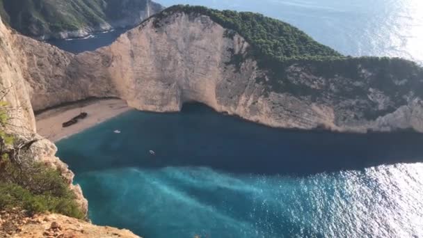 Idilli kilátás gyönyörű Navagio Beach, a Zakynthosz sziget, Görögország — Stock videók