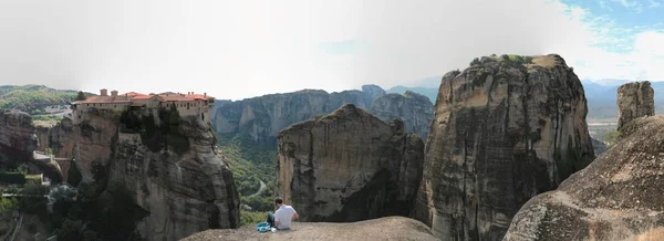 Vue panoramique sur les rochers et les monastères de Meteora, Grèce — Photo