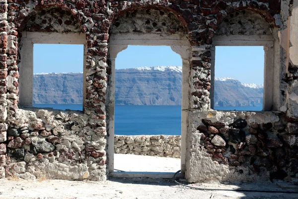 Wall of Byzantine Castle Ruins in Oia village, Santorini, Greece,bright Sunny day — Stock Photo, Image