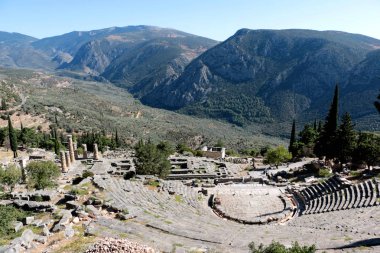 Amfitiyatro, Delphi, Yunanistan'ın arkeolojik sitedeki görünümü