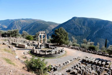 Athena Tapınağı Pronea Delphi Yunanistan panoramik manzaralı