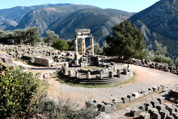 Panoramablick auf tempel athena pronea delphi griechenland Stockfoto