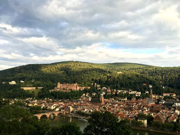 La vista panorámica de Heidelberg desde Philosophenweg — Foto de Stock