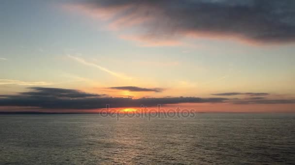Wschód słońca nad morzem rano — Wideo stockowe