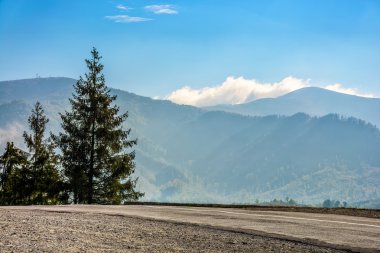 Orman Dağları'nda yolda