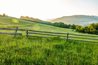 hillside gündoğumu adlı ahşap çit