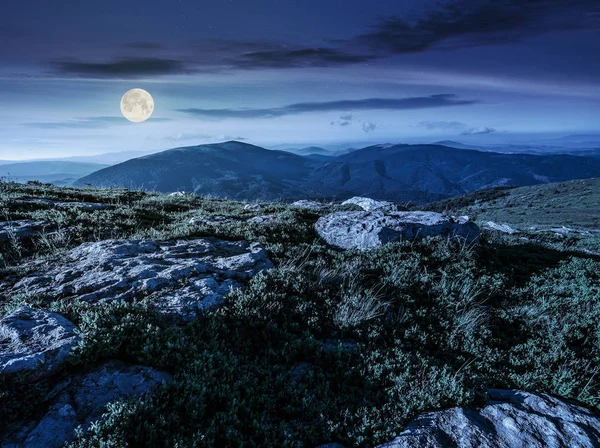 Huge stones in valley on top of mountain range at night — Stock Photo, Image