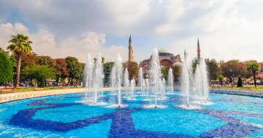 Istanbul'da Ayasofya Bazilikası museum yakınındaki Fontain