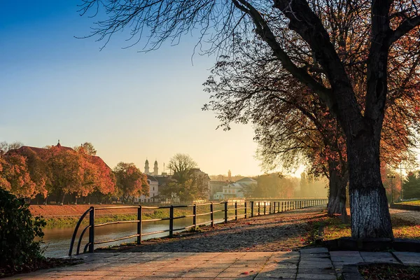 Old city embankment on early autumn morning — Stock Photo, Image