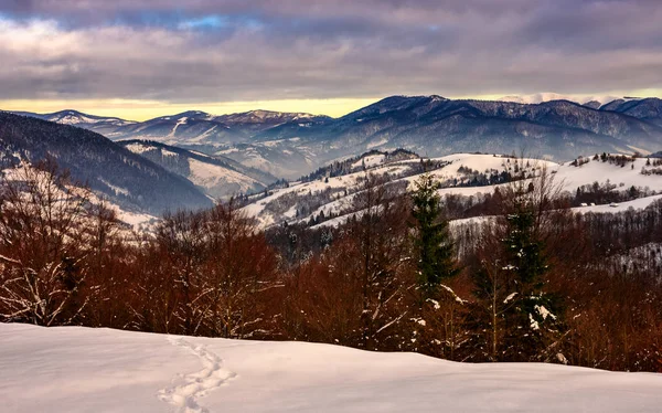 Sunrise téli hegyekben — Stock Fotó