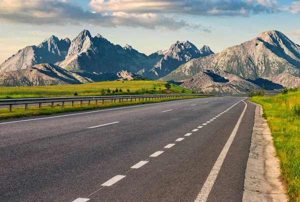 Autostrada per la cresta montuosa tatra — Foto Stock