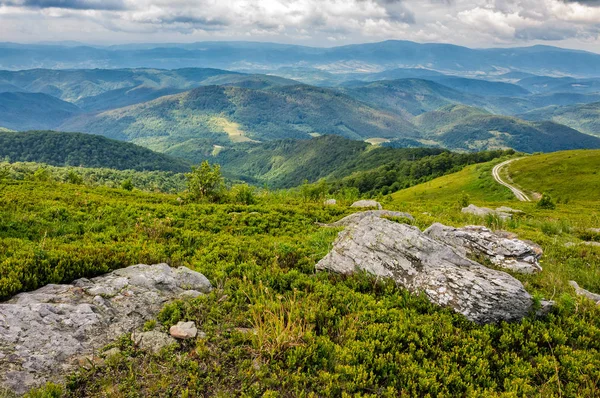 Huge rocks in valley on top of mountain ridge — Stock Photo, Image