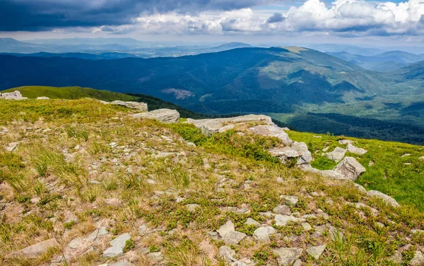 Huge rocks in valley on top of mountain ridge — Stock Photo, Image