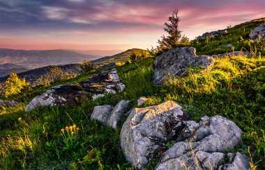 yüksek dağ sırtı epik sunrise