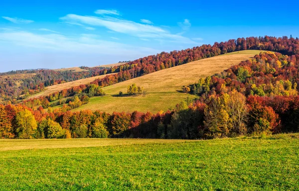 Zona rural de montanha no final do Outono — Fotografia de Stock