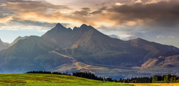 Kırsal alan Tatra Dağları'nda — Stok fotoğraf