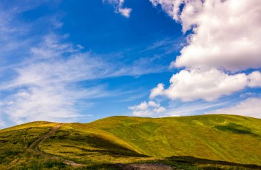 Dağlardaki güzel yaz manzarası