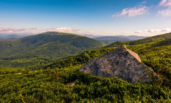 Hill side with boulders in Carpathian mountains — Stock Photo, Image