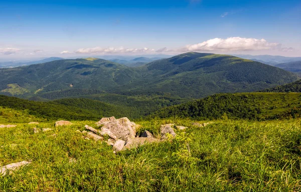 Huge boulders on the edge of hillside — Stock Photo, Image