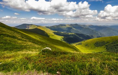 dağ uçurumun kenarında taş
