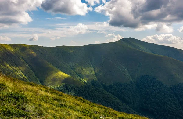 Cordillera Cárpatos en verano — Foto de Stock