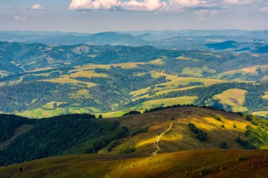 hillside pitoresk Vadisi için yolda