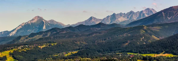 Serata alta cresta montuosa dei Tatra in Polonia — Foto Stock