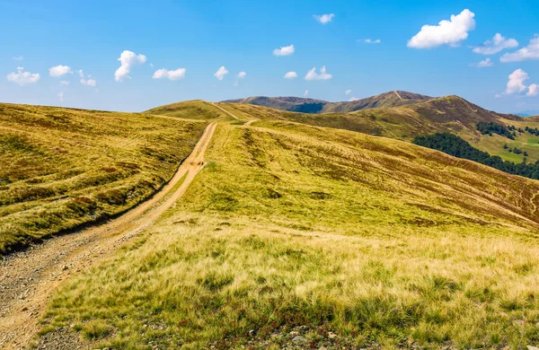 Path on high altitude alpine hills — Stock Photo, Image