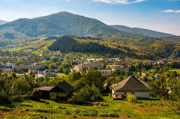 güzel kırsal kesimde TransKarpatya dağlar