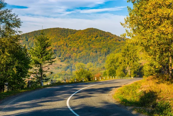 Landsbygden road i bergen — Stockfoto