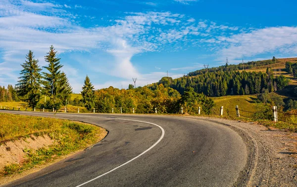 dağlarda kırsal yol