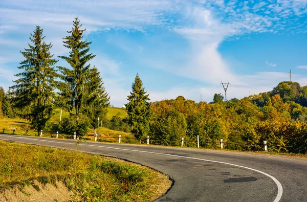 Landsbygden road i bergen — Stockfoto