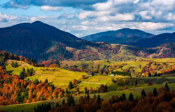 Magnífico paisaje montañoso en otoño —  Fotos de Stock