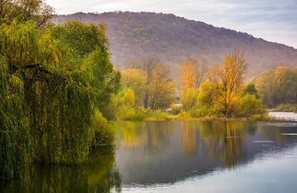 Landscape with calm river in autumn — Stock Photo, Image