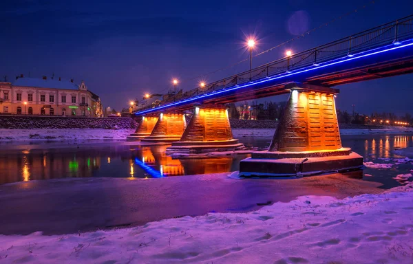 Ponte attraverso il fiume Uzh di notte — Foto Stock