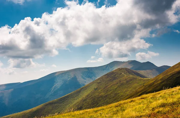 Rolling hills of Borzhava mountain ridge in summer — Stock Photo, Image
