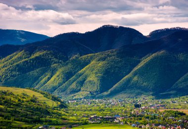 Synevyr Vadisi ve Nehrovets köyleri