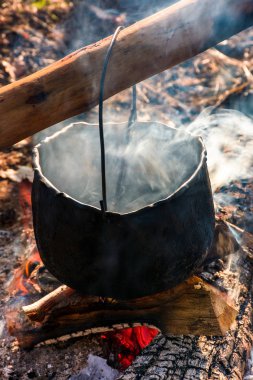 Buhar ve duman açık yangın kazanda