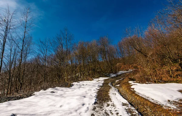 Kışın dağ kir yol — Stok fotoğraf