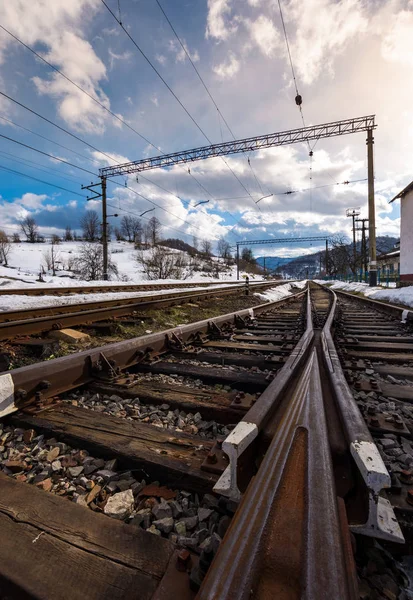 Viejo ferrocarril en montaña de invierno —  Fotos de Stock